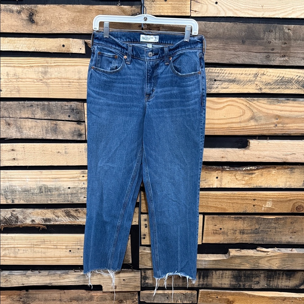 Abercrombie & Fitch Curve Love The 90’s Straight Mid Rise Jeans Size 27/4 Reg